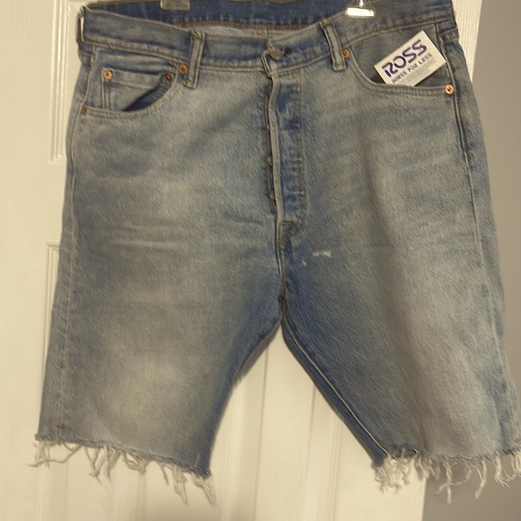 Men’s denim shorts - Picture 1 of 8